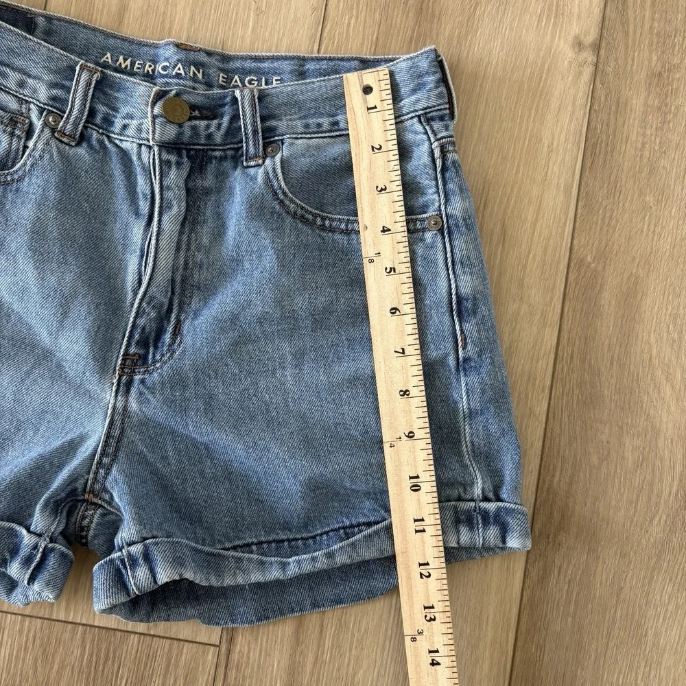 American Eagle Mom Shorts Women's Size 2 High‎ Rise Cuffed Denim Jean